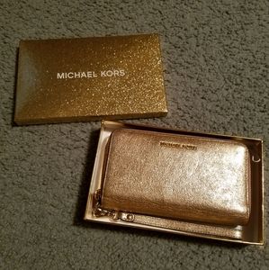 Michael Kors Travel Large Wristlet Soft Pink